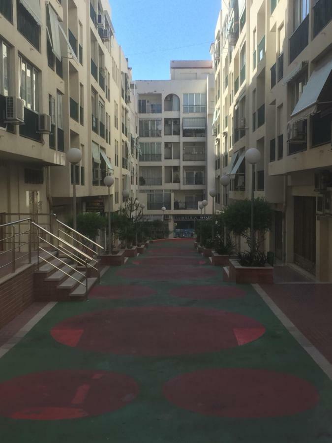 Apartamento Turistico Loyola Бенидорм Экстерьер фото
